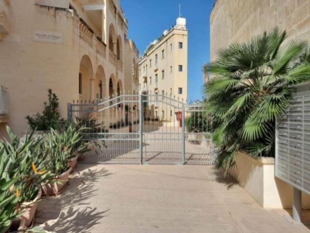 Ferienwohnung East Breeze Penthouse Mgarr Exterior foto
