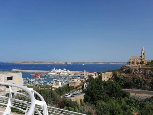 Ferienwohnung East Breeze Penthouse Mgarr Exterior foto